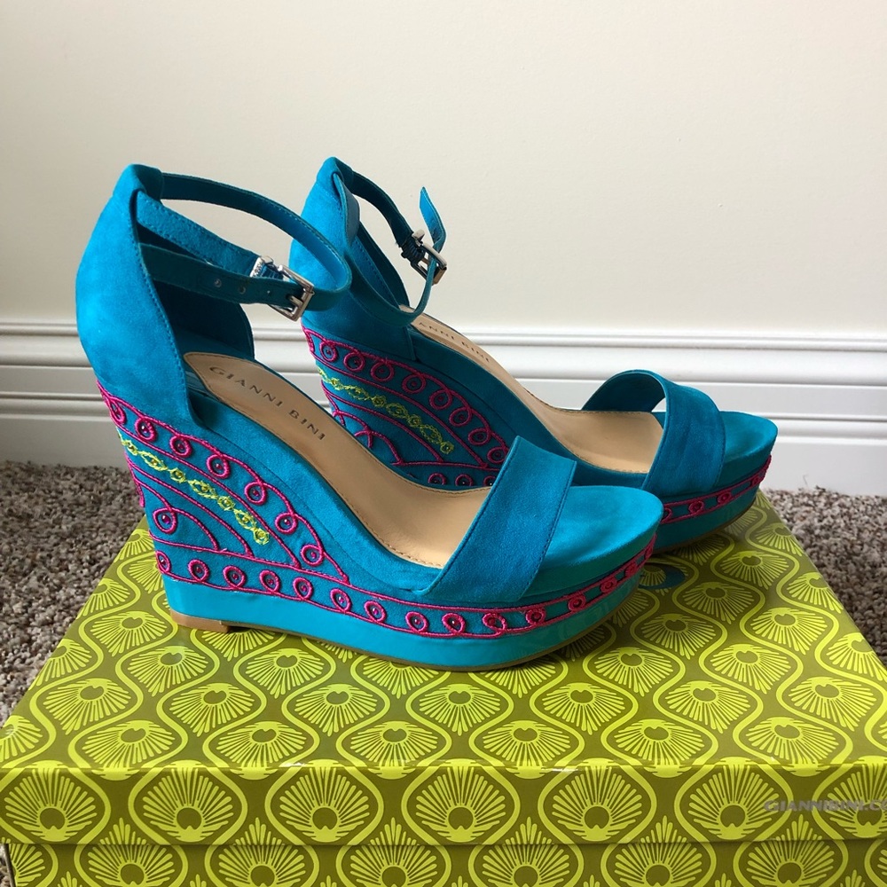 Gianni Bini Stella Capri blue wedge